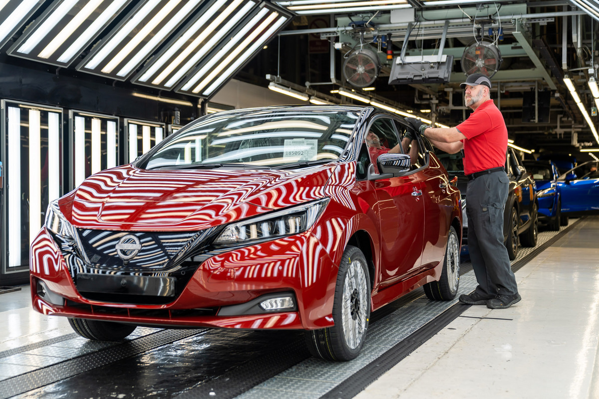 Nissan Leaf production line Sunderland